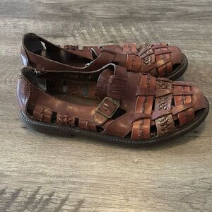 Stacy Adams faux leather sandals size 8